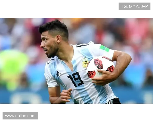 足球巨星家庭:那些拥有多个儿子的足球传奇人物与他们的球场故事 足球巨星家庭:那些拥有多个儿子的足球传奇人物与他们的球场故事